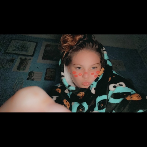 Meet your Posher, Tia - Picture 1 of 1